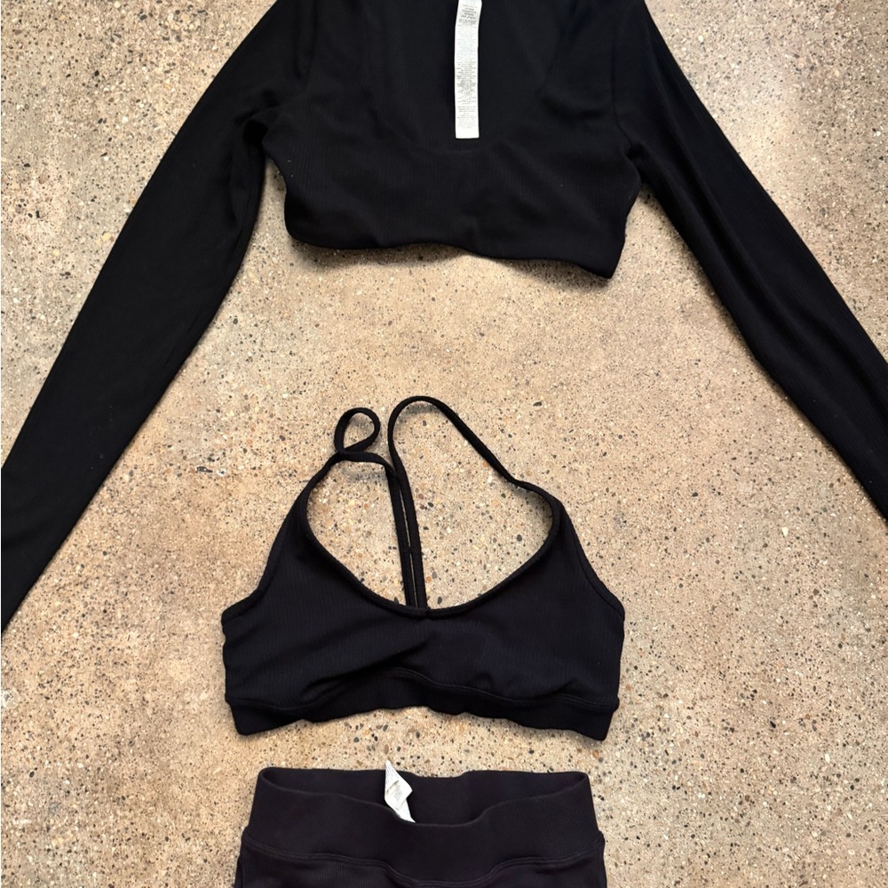 ALO Yoga Black Activewear Set - Picture 3 of 5